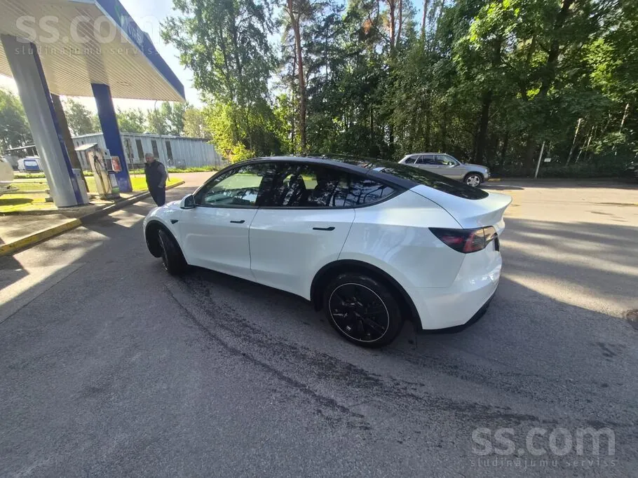 Tesla Model Y 2024 photo 3