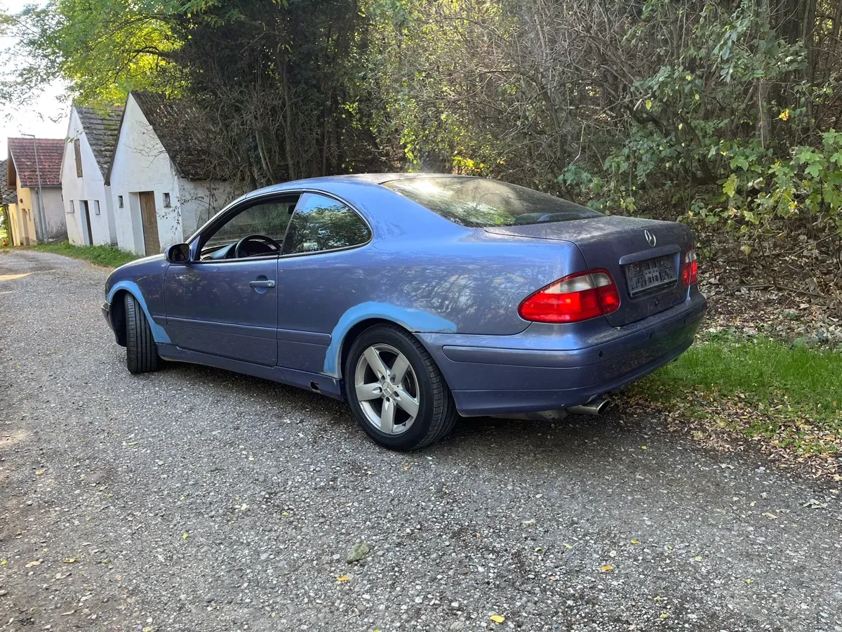 Mercedes-Benz Clk-Class 2002 photo 3