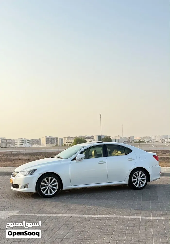 Lexus Is 300 2010 photo 3
