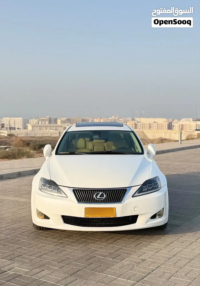 Lexus Is 300 2010 photo 2