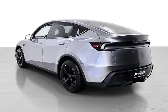 Tesla Model Y 2026 photo 4