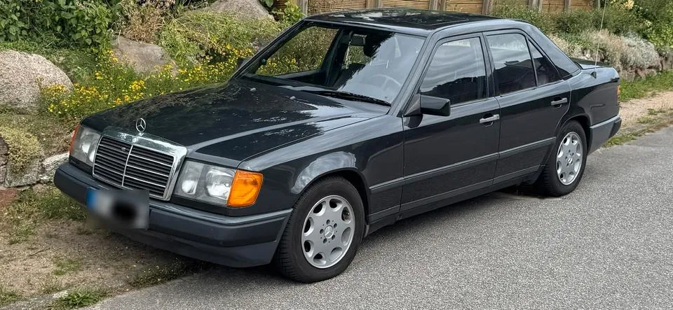 Mercedes-Benz 230E