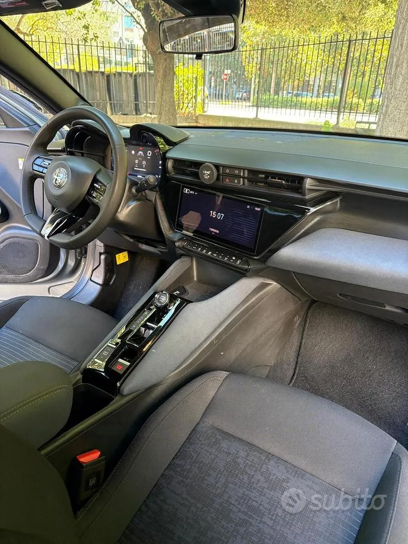 Alfa Romeo Junior 2025 photo 3