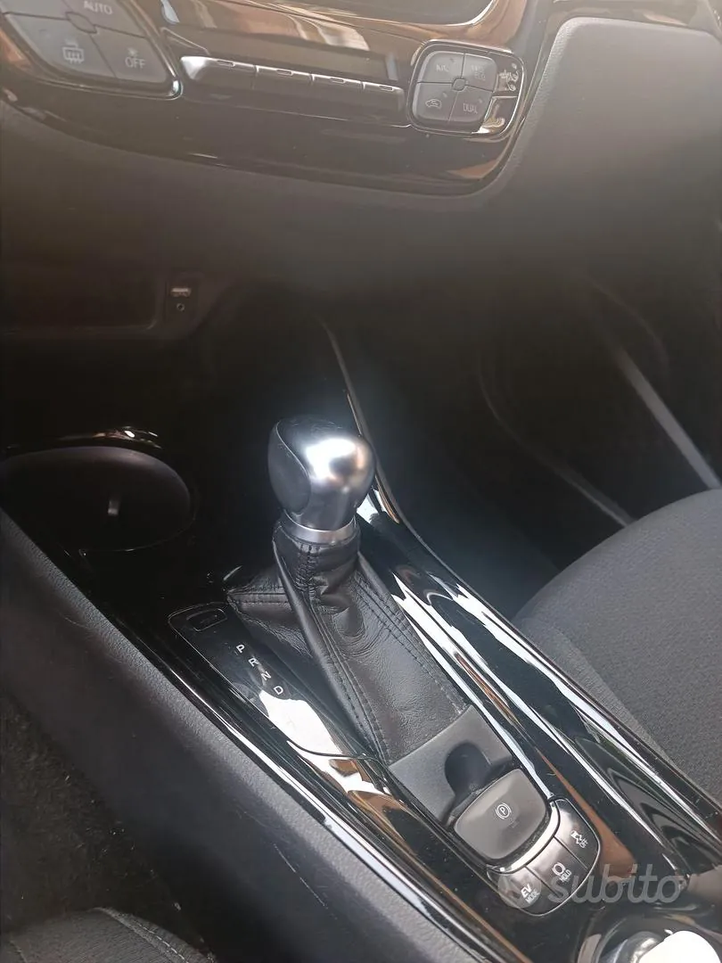 Toyota C-Hr 2018 photo 5
