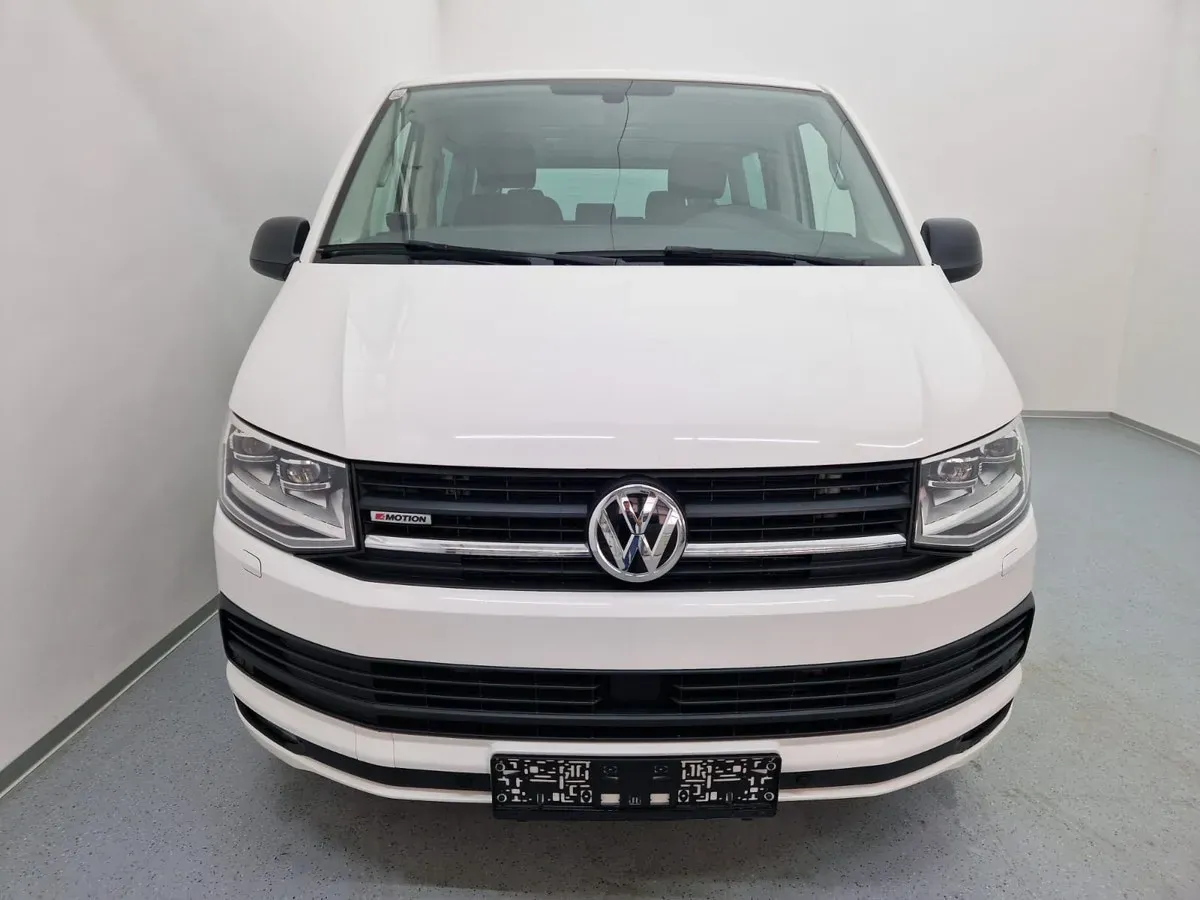 Volkswagen Multivan 2016 photo 2