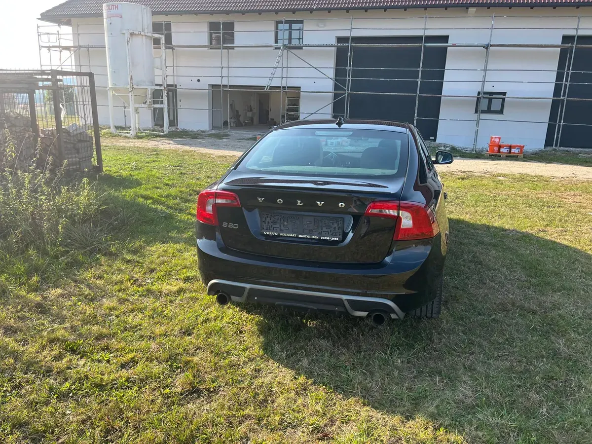 Volvo S60 2011 photo 2