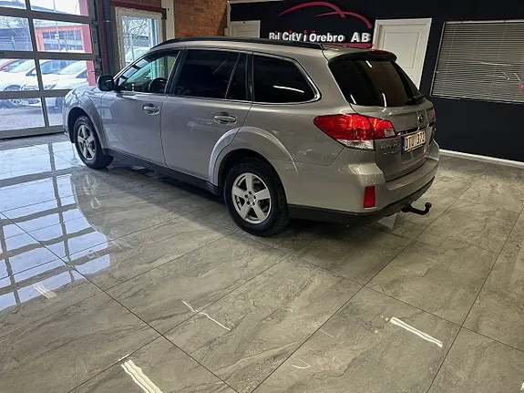 Subaru Outback 2011 photo 4