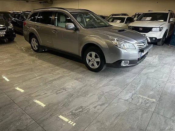 Subaru Outback 2011 photo 2