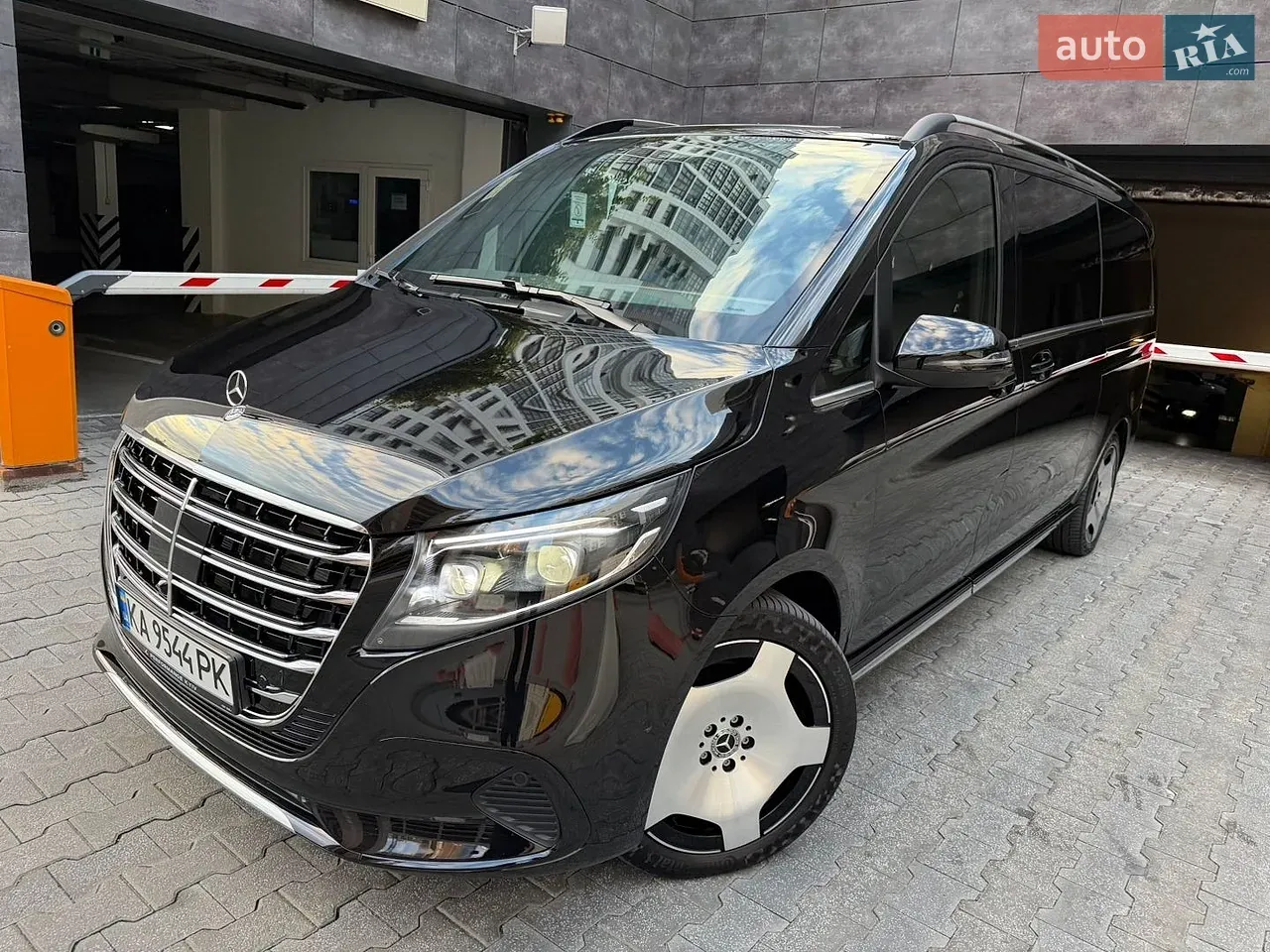 Mercedes-Benz V-Class 2025 photo 5