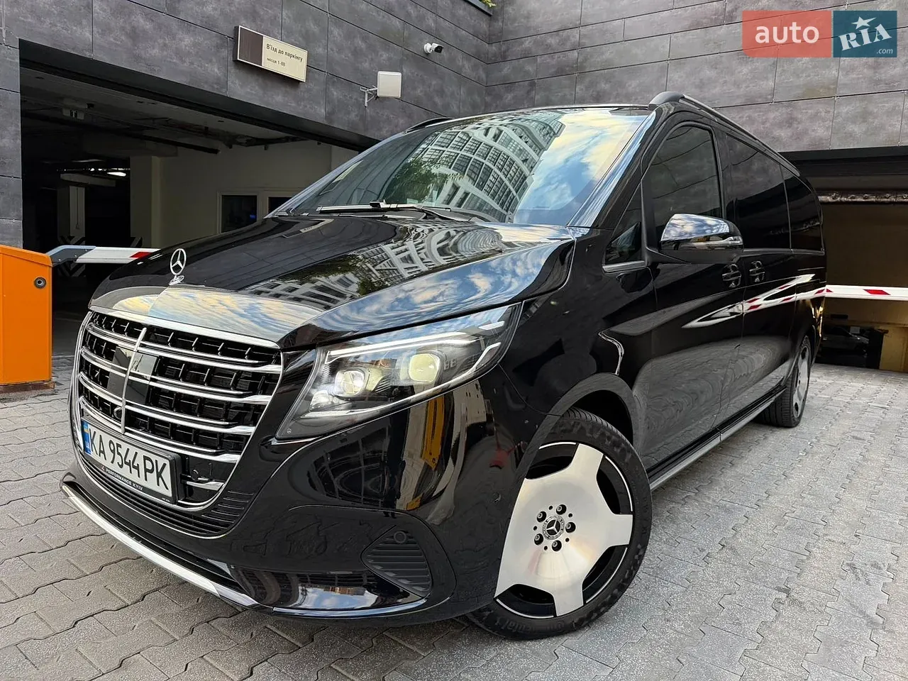 Mercedes-Benz V-Class 2025 photo 4