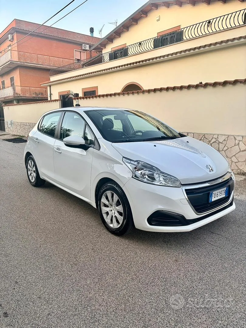 Peugeot 208 2015 photo 2