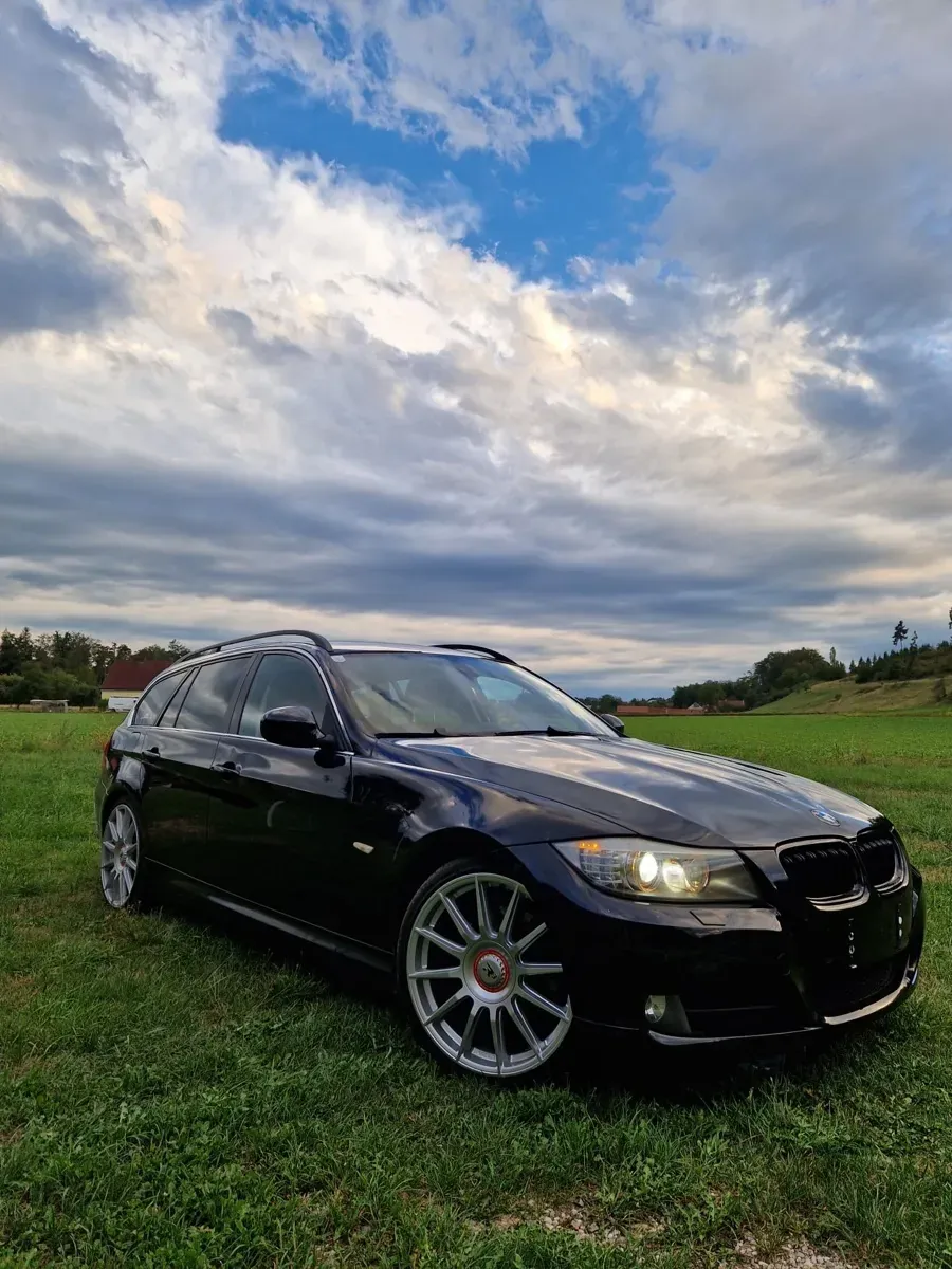 BMW 3 Series 2009 photo 2
