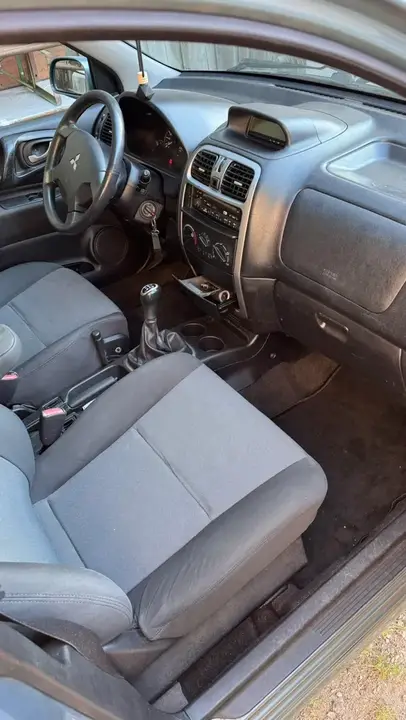 Mitsubishi Space Star 2004 photo 3