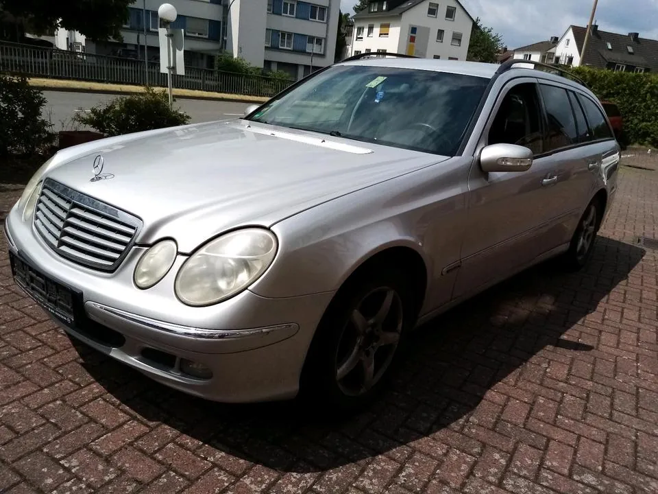 Mercedes-Benz W211
