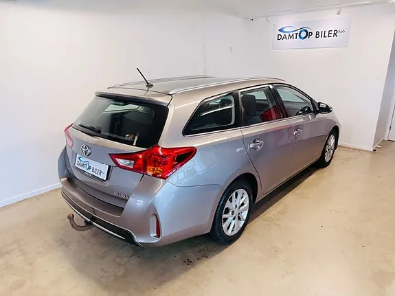 Toyota Auris 2014 photo 3