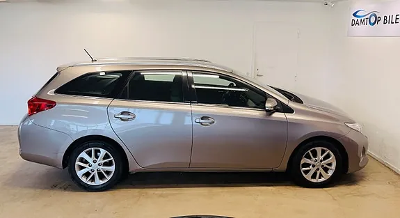Toyota Auris 2014 photo 5