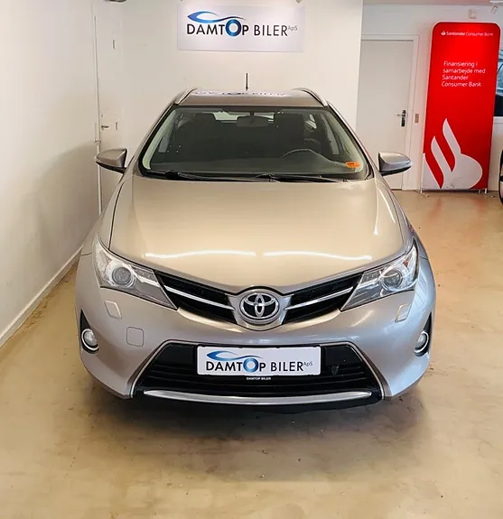 Toyota Auris 2014 photo 2