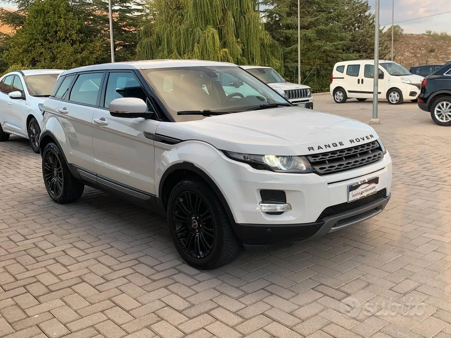 Land Rover Evoque 2012 photo 2
