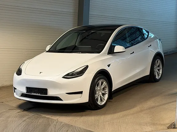 Tesla Model Y 2023 photo 2