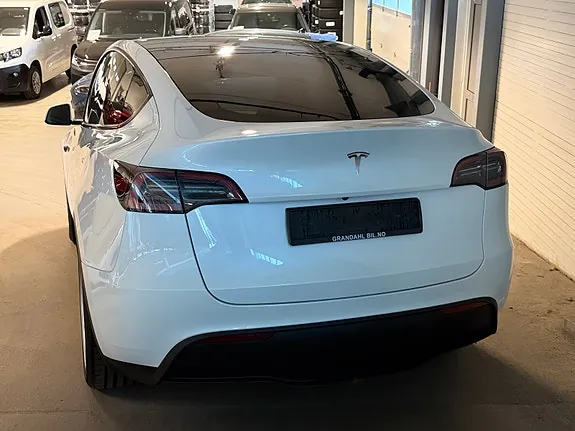 Tesla Model Y 2023 photo 5