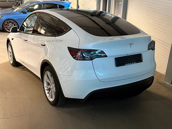 Tesla Model Y 2023 photo 4