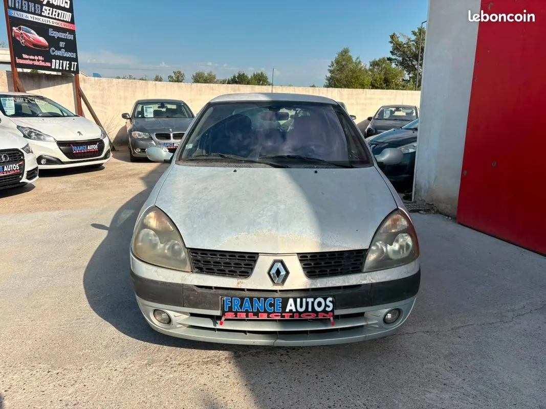 Renault Clio 2004 photo 2