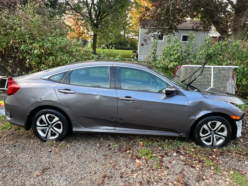 Honda Civic 2018 photo 2