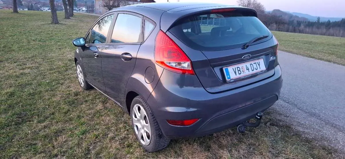 Ford Fiesta 2011 photo 3