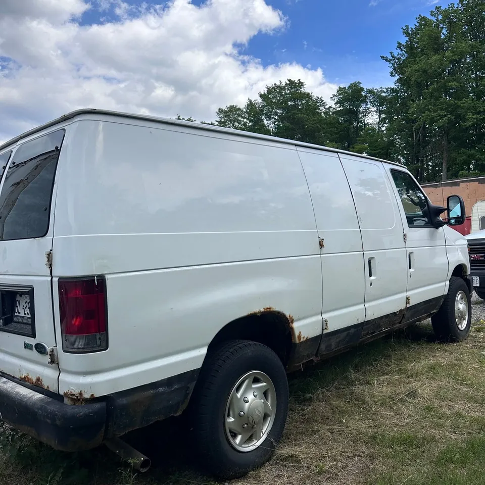 Ford E-250 2011 photo 4
