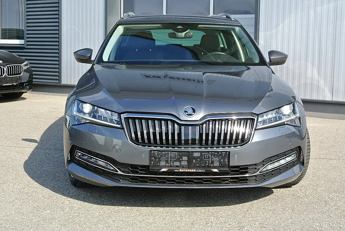 Skoda Superb 2023 photo 3