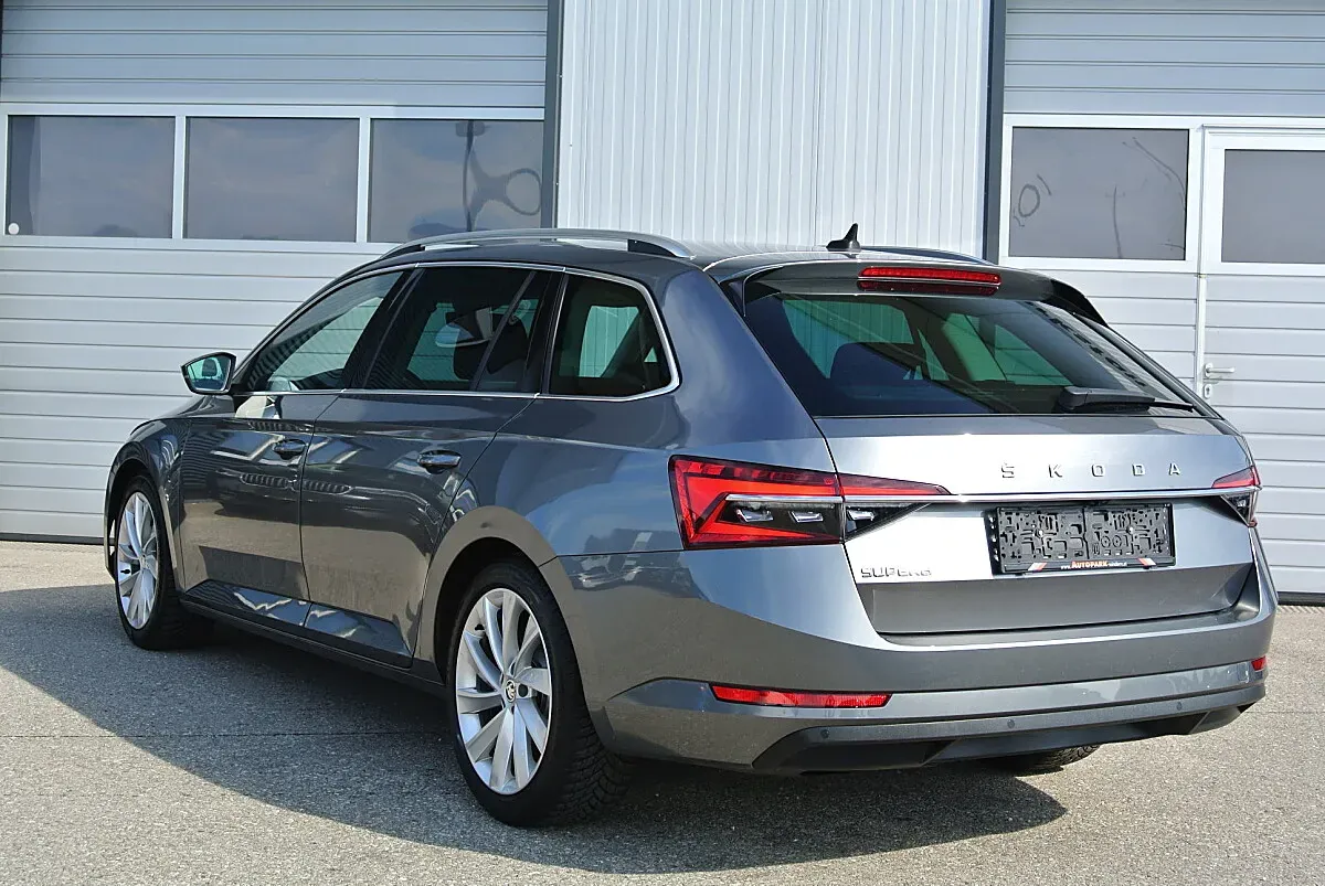 Skoda Superb 2023 photo 2