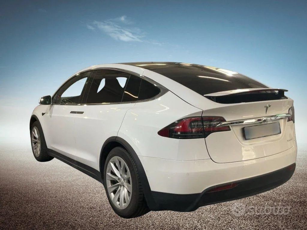 Tesla Model X 2020 photo 2