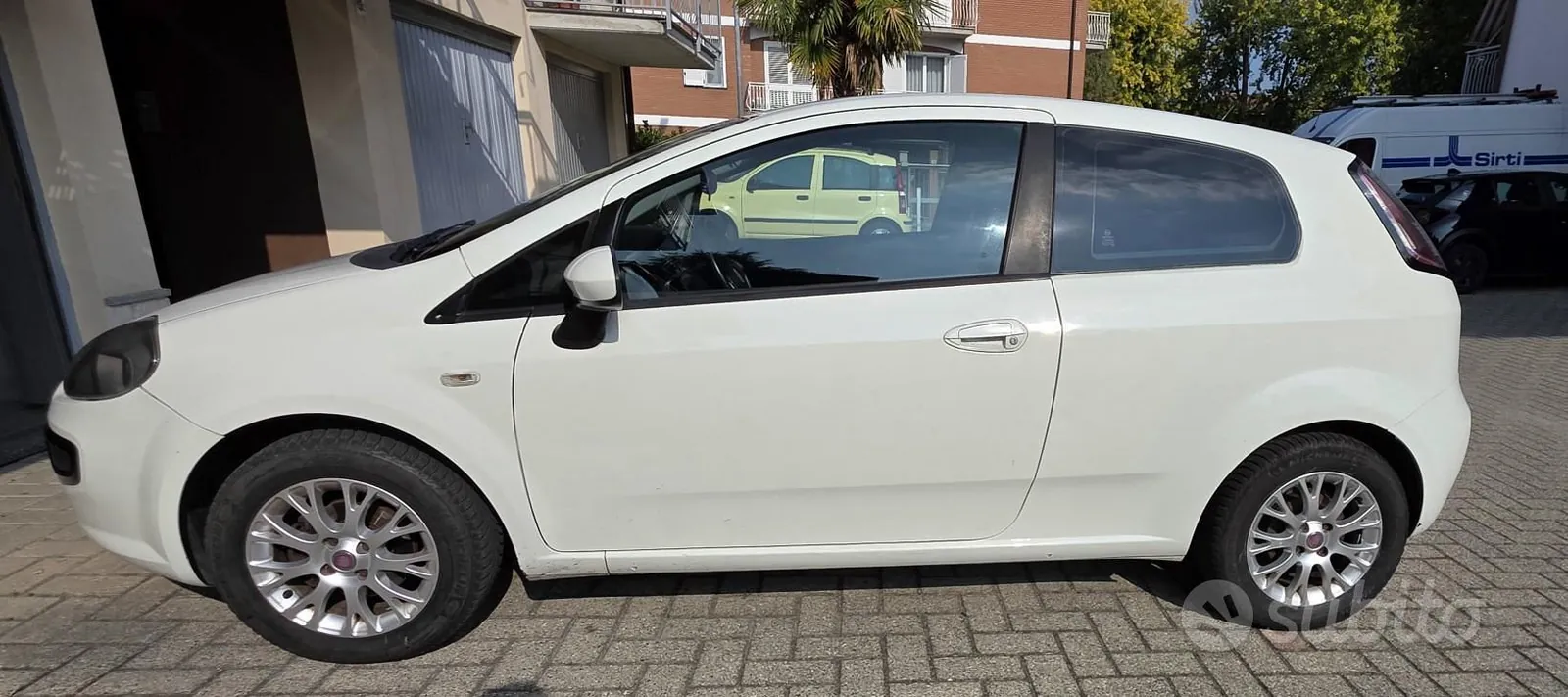 Fiat Grande Punto 2010 photo 3
