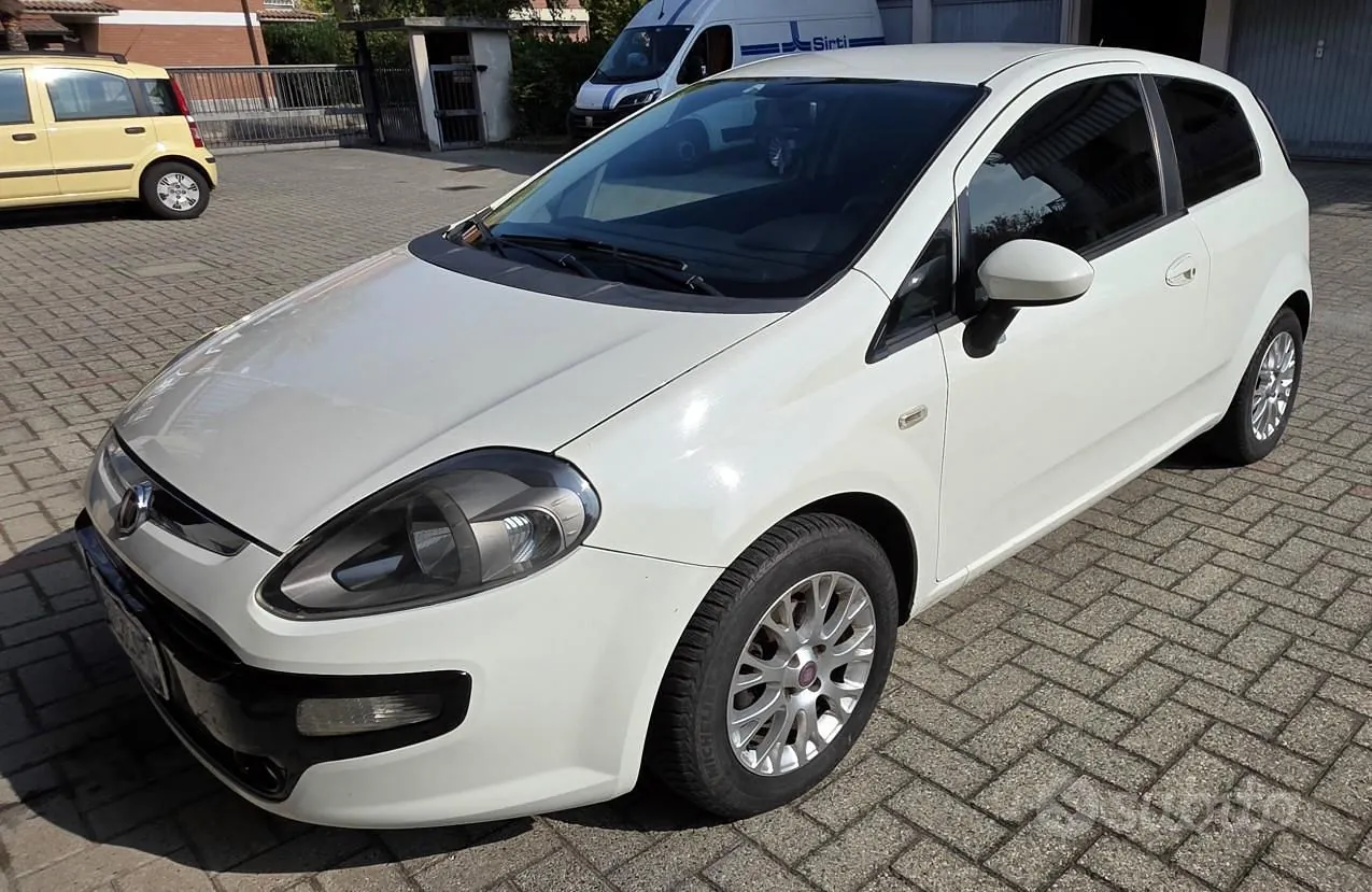 Fiat Grande Punto 2010 photo 2