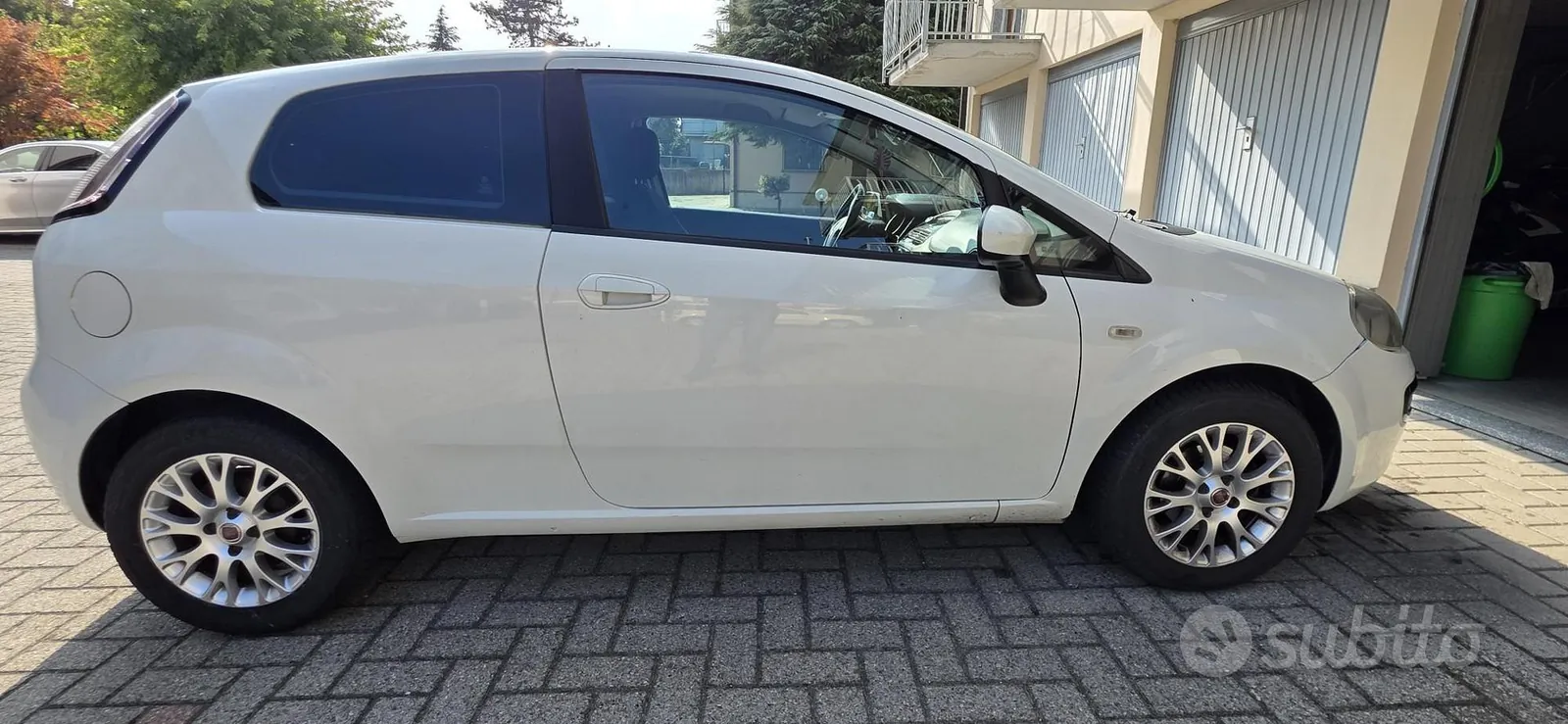 Fiat Grande Punto 2010 photo 5