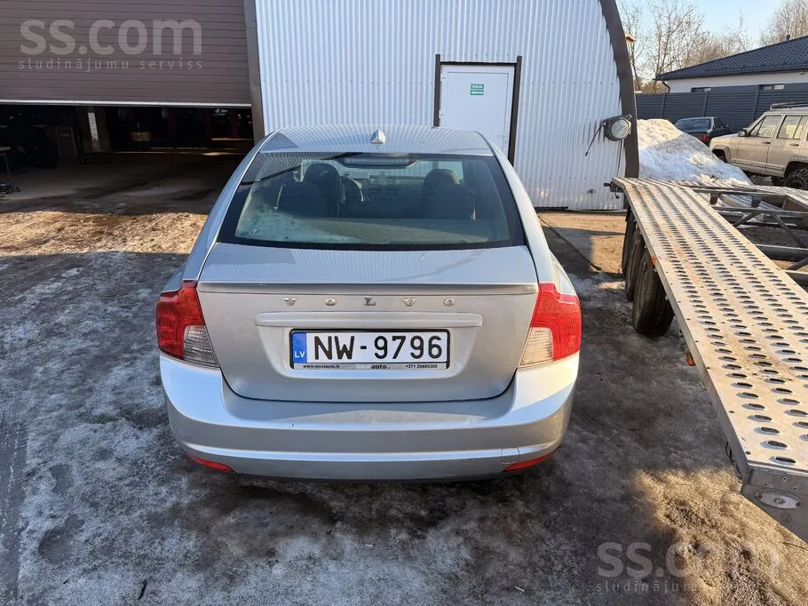 Volvo S40 2010 photo 4