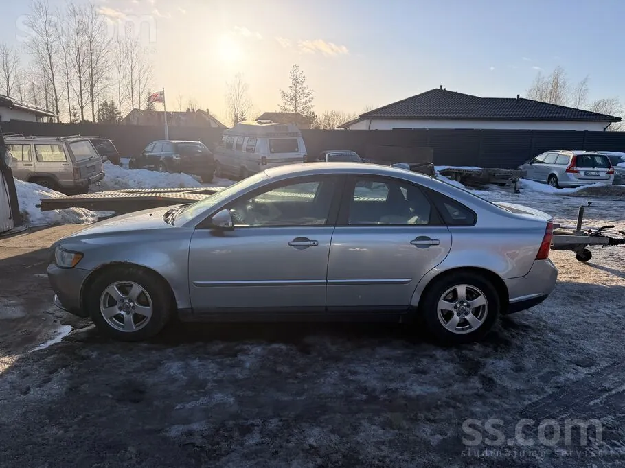 Volvo S40 2010 photo 2