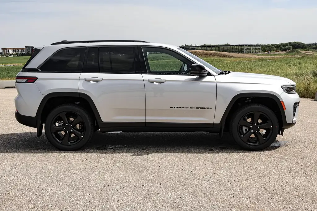 Jeep Grand Cherokee 2026 photo 5