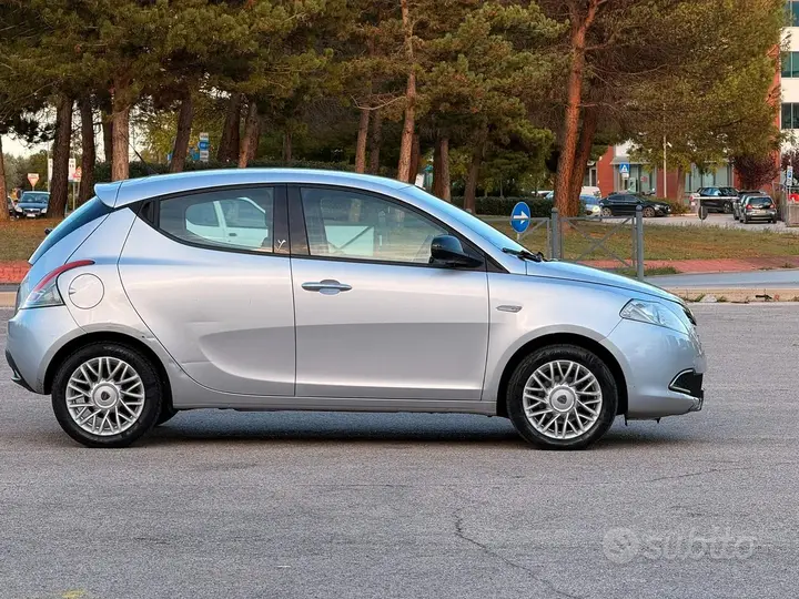Lancia Ypsilon 2014 photo 4