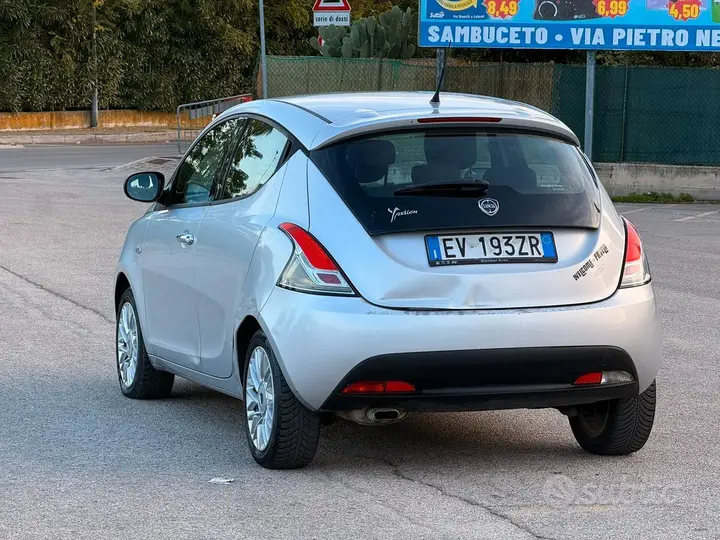 Lancia Ypsilon 2014 photo 2