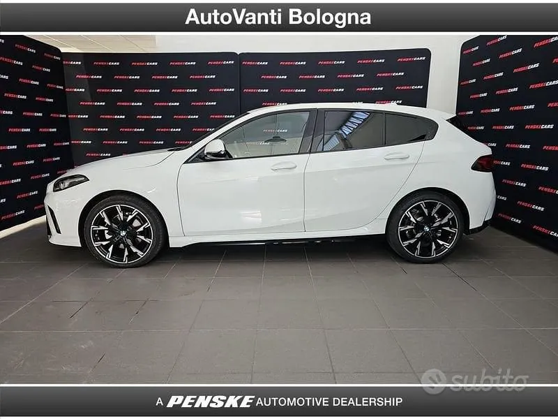 BMW 1 Series 2025 photo 3