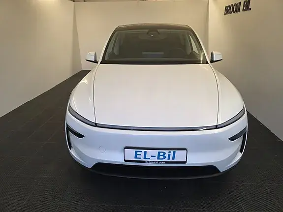 Tesla Model Y 2025 photo 2