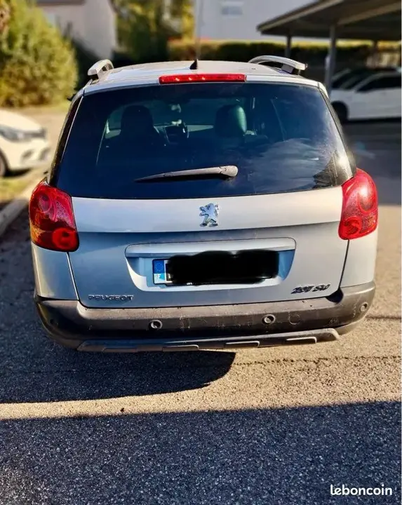 Peugeot 207 2011 photo 2