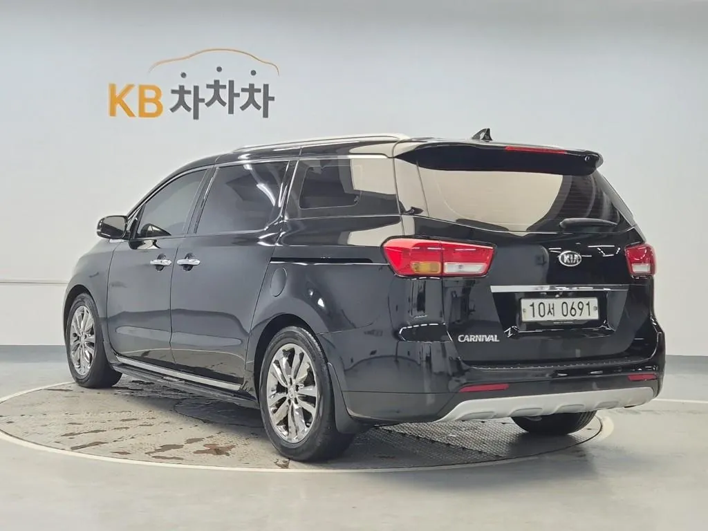 Kia Carnival 2016 photo 2