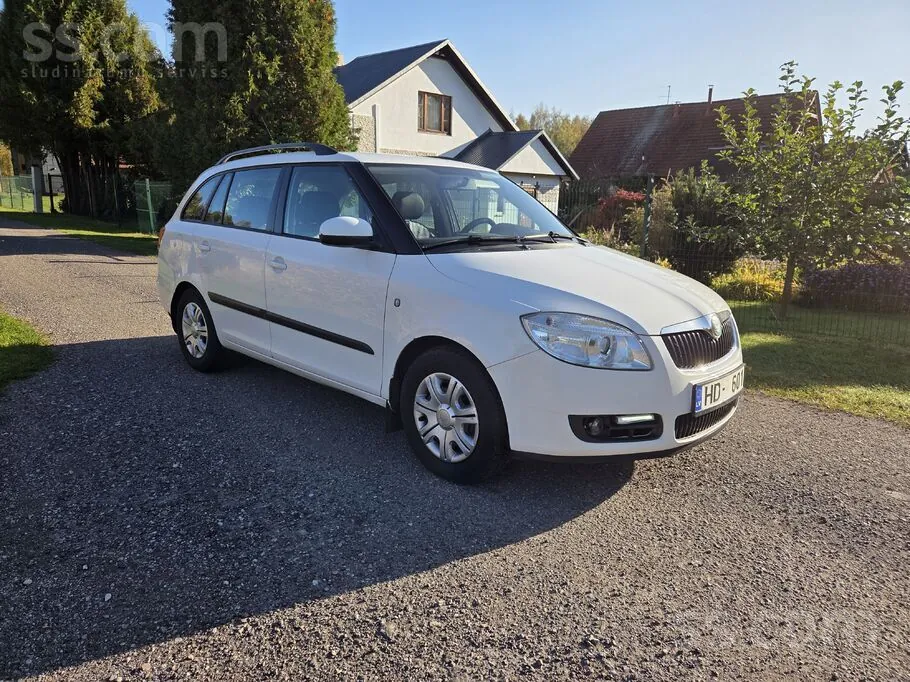 Skoda Fabia 2008 photo 2