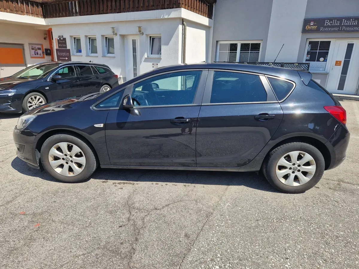 Opel Astra 2015 photo 2