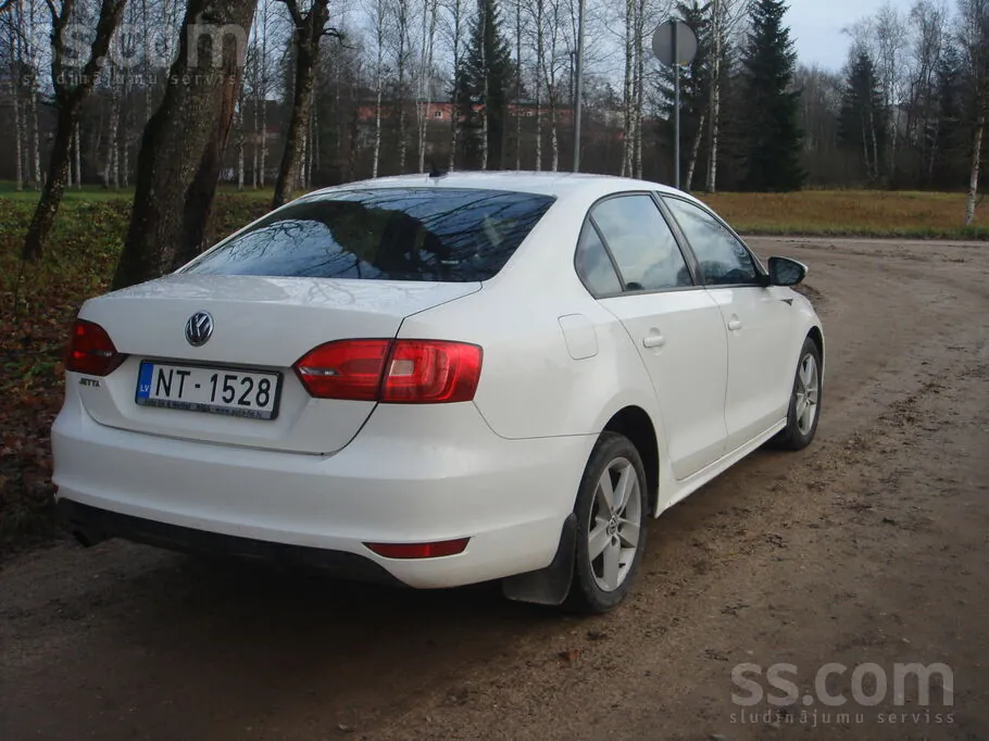 Volkswagen Jetta 2012 photo 2