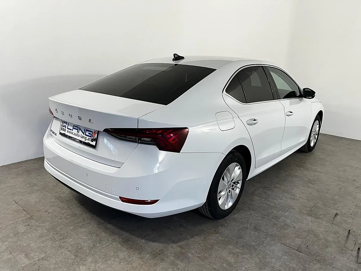 Skoda Octavia 2023 photo 3