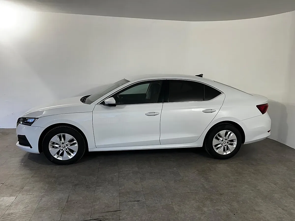 Skoda Octavia 2023 photo 2