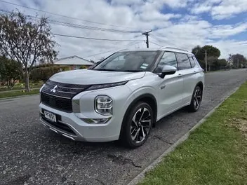 Mitsubishi Outlander 2022 photo 2
